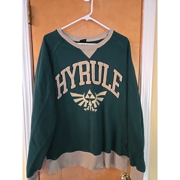 The Legend of Zelda Hyrule Sweatshirt Size L Fleece Crewneck Nintendo Video - Picture 1 of 6